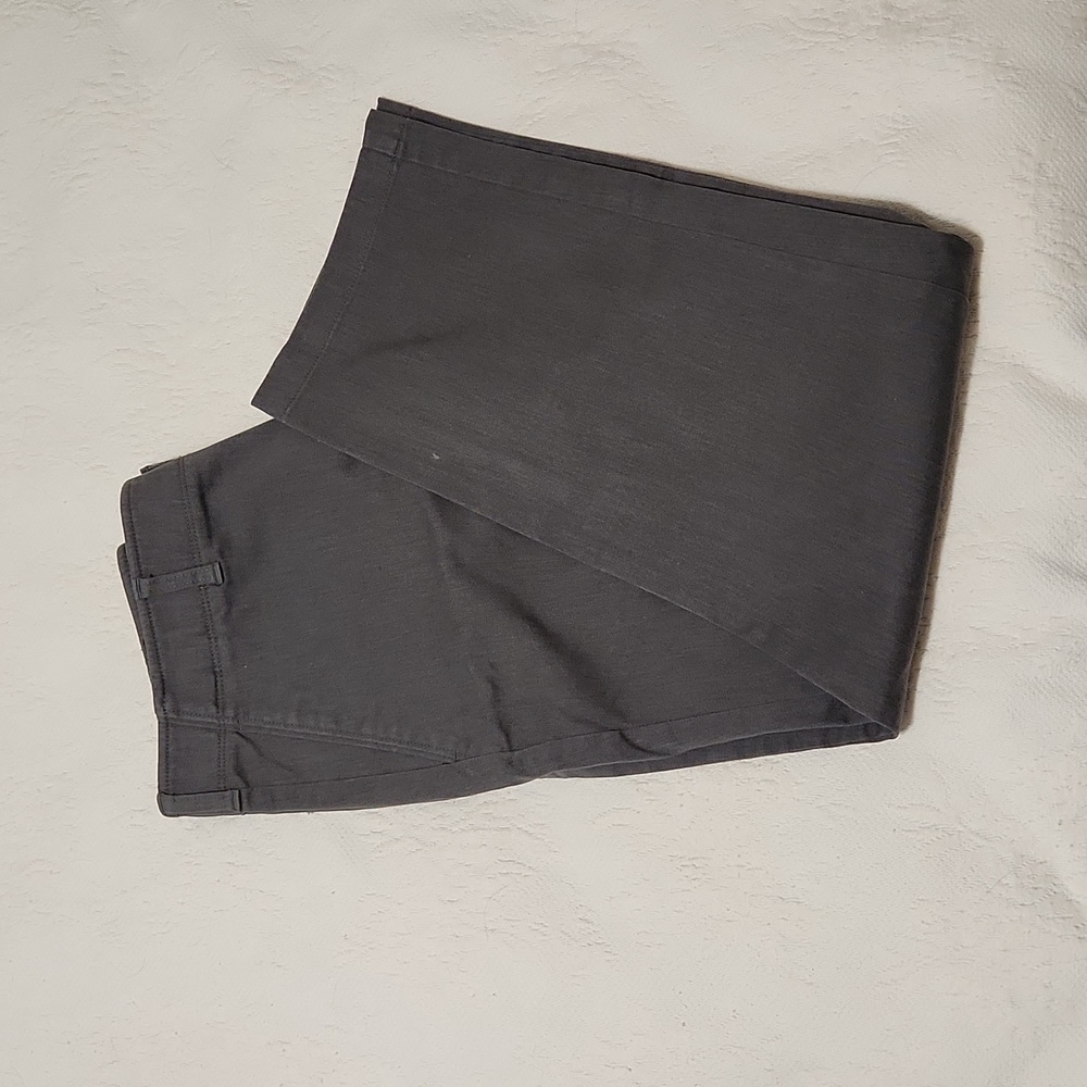 Haggar in Motion Flex 2-Way Stretch Men's Pants Size 38x30 Charcoal Flat Front.